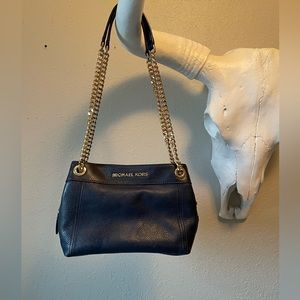 ✨SOLD✨ Michael Kors Navy Jet Set Messenger Bag